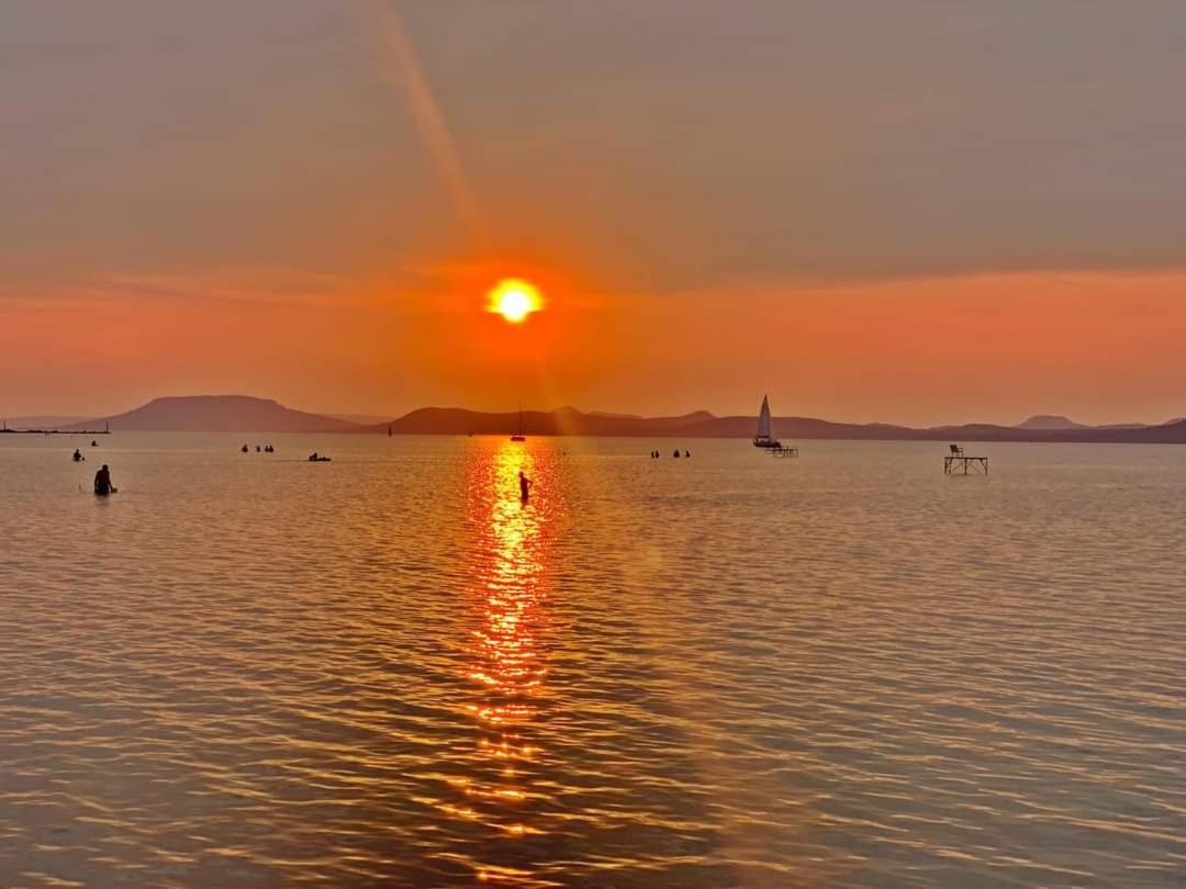 Tabàn Vendégház Balatonlelle Exterior foto